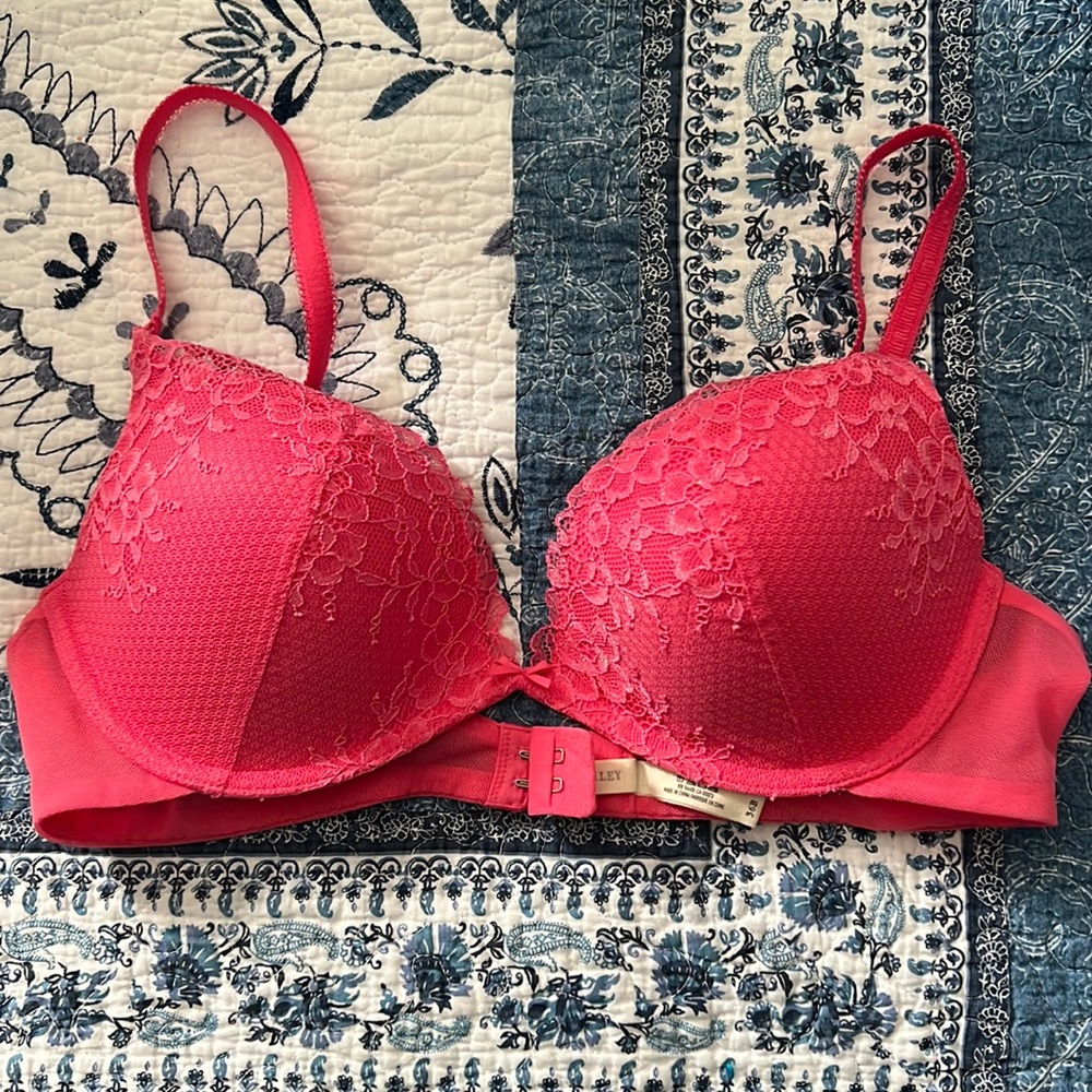 Great condition. No rips.